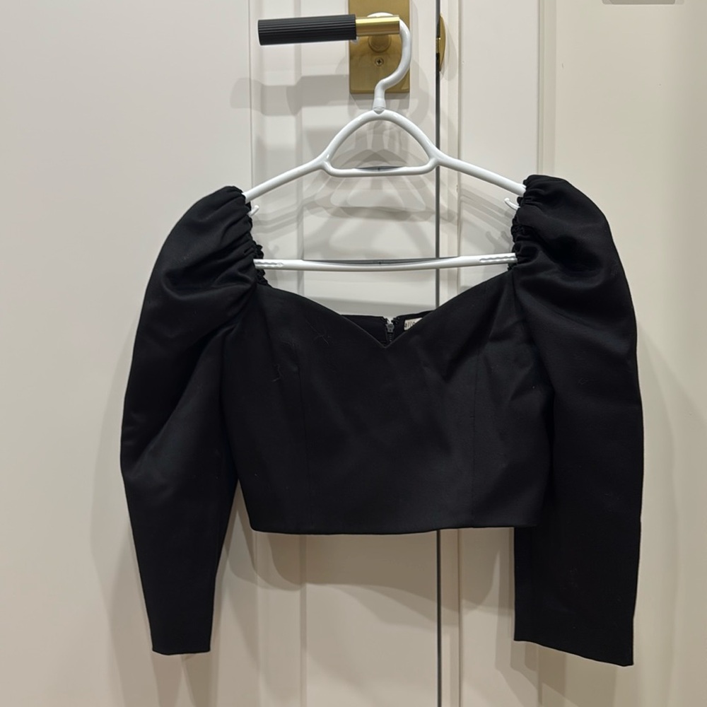 Alice + olivia crop top puffer sleeve Size 4 in black sweetheart neckline